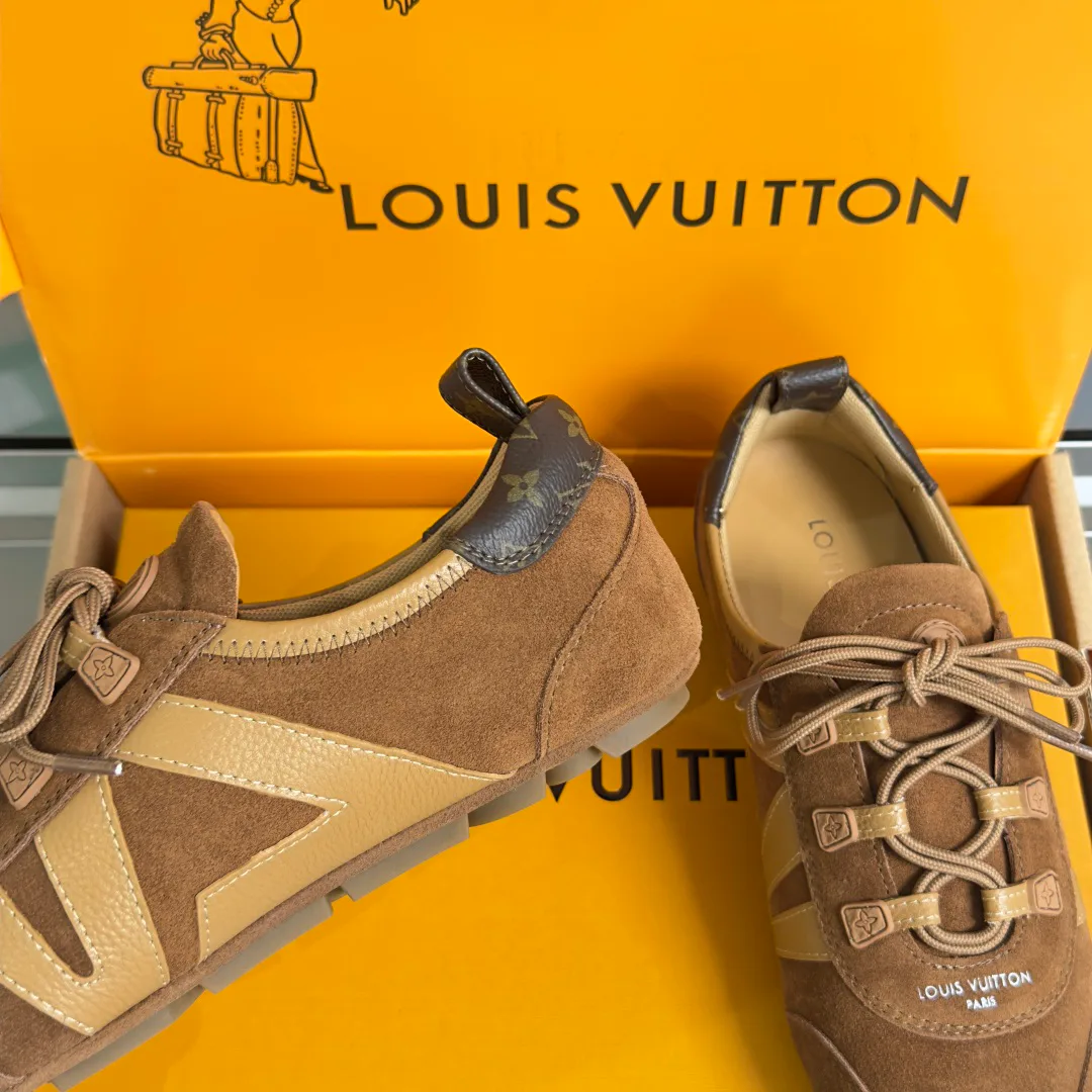 Women's Sneakers LOUIS VUITTON 17780698