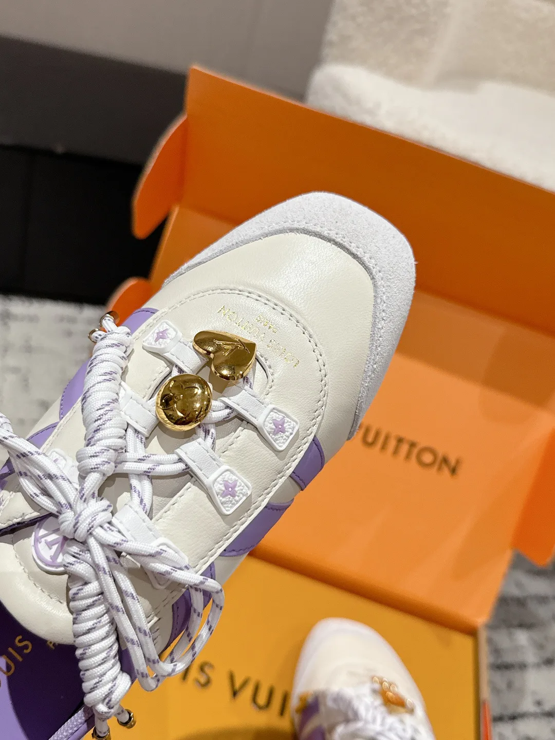 Women's Sneakers LOUIS VUITTON 18409719