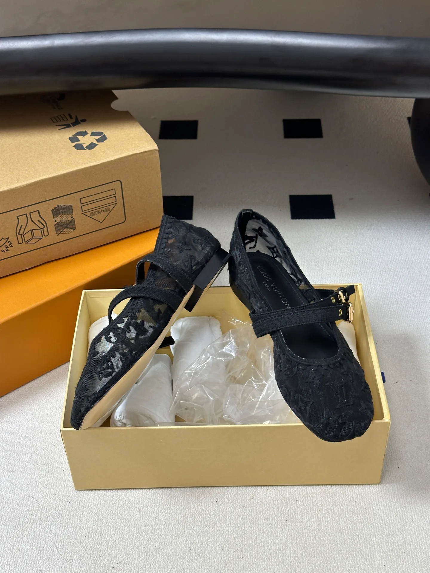Women's Ballet Flats LOUIS VUITTON 18340937