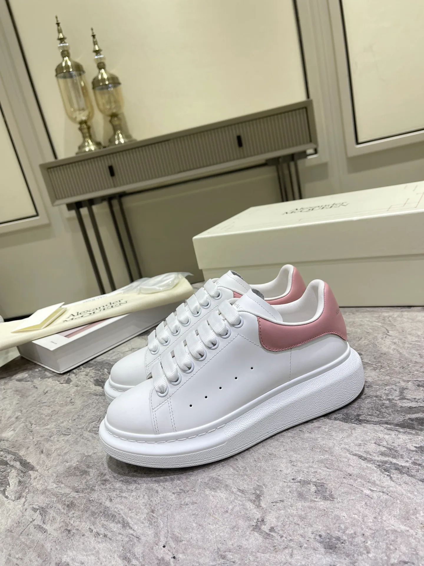 Women's Sneakers ALEXANDER MCQUEEN 18373668