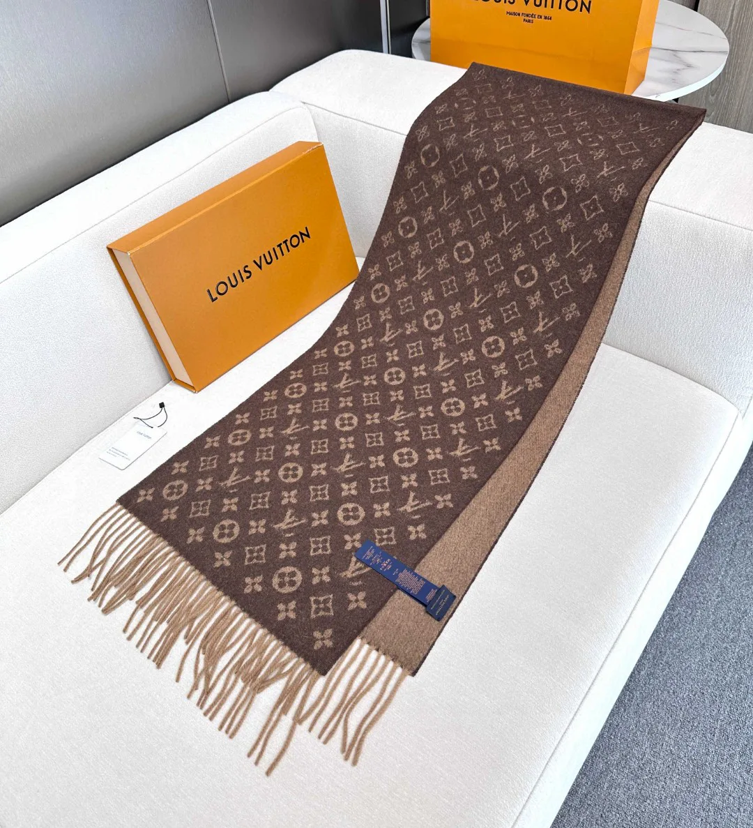 Scarves LOUIS VUITTON 18476637