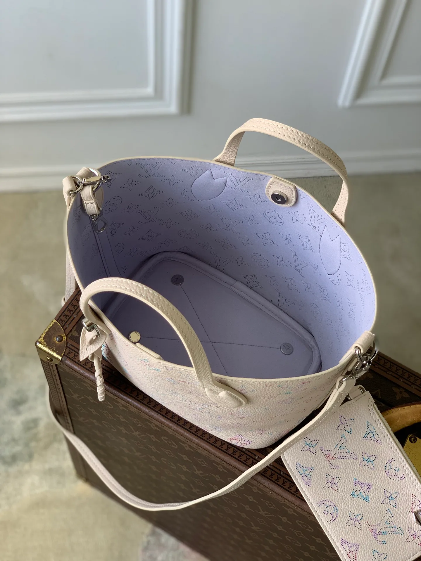 Women's Classic Handbags LOUIS VUITTON 18147477