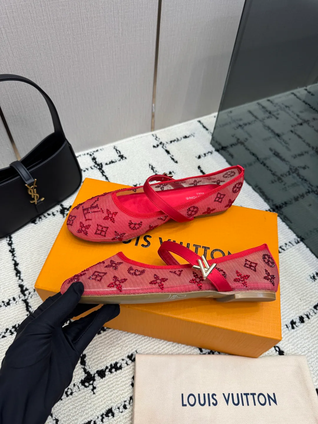 Women's Ballet Flats LOUIS VUITTON 17947018