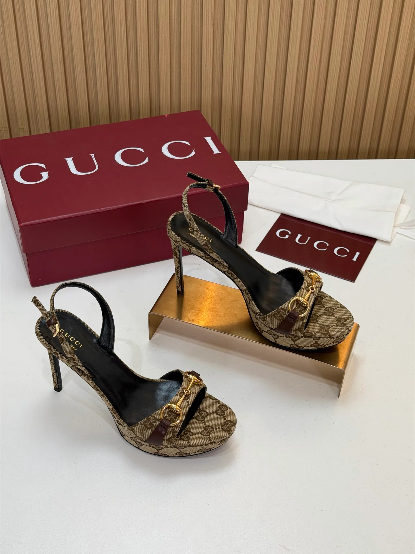 Women's Open-Toe Sandals GUCCI 18396265