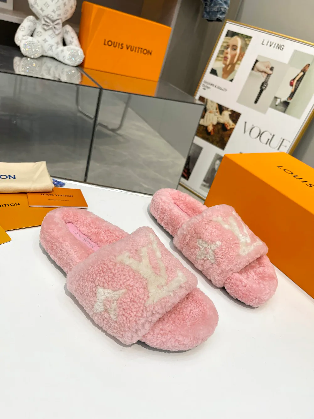 Women's Slippers LOUIS VUITTON 18366837