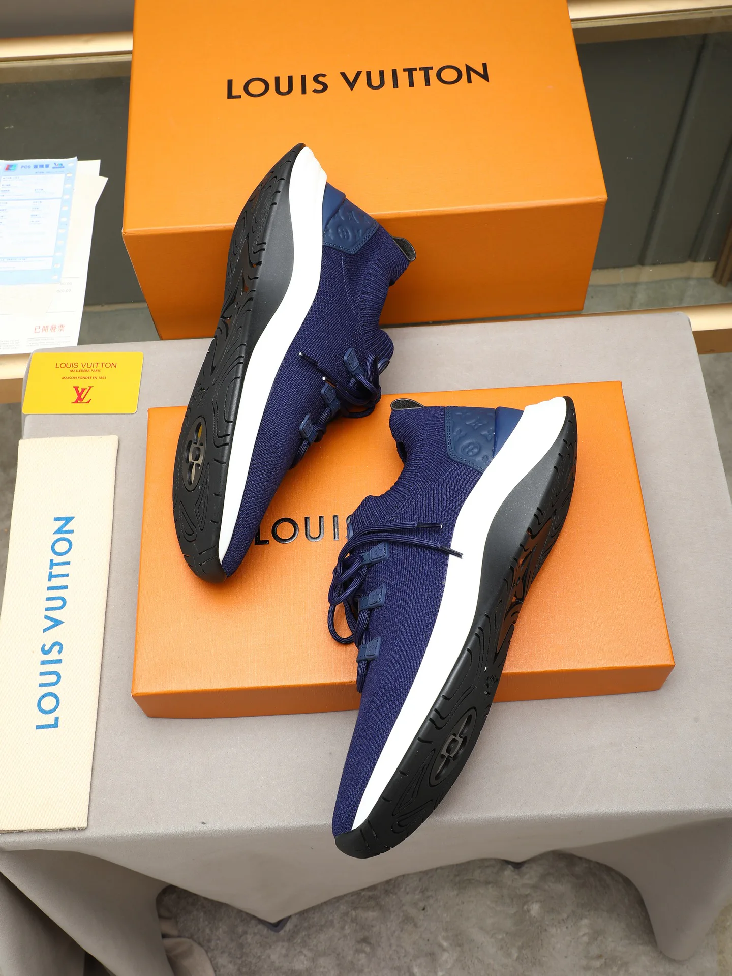 Women's Sneakers LOUIS VUITTON 17947270