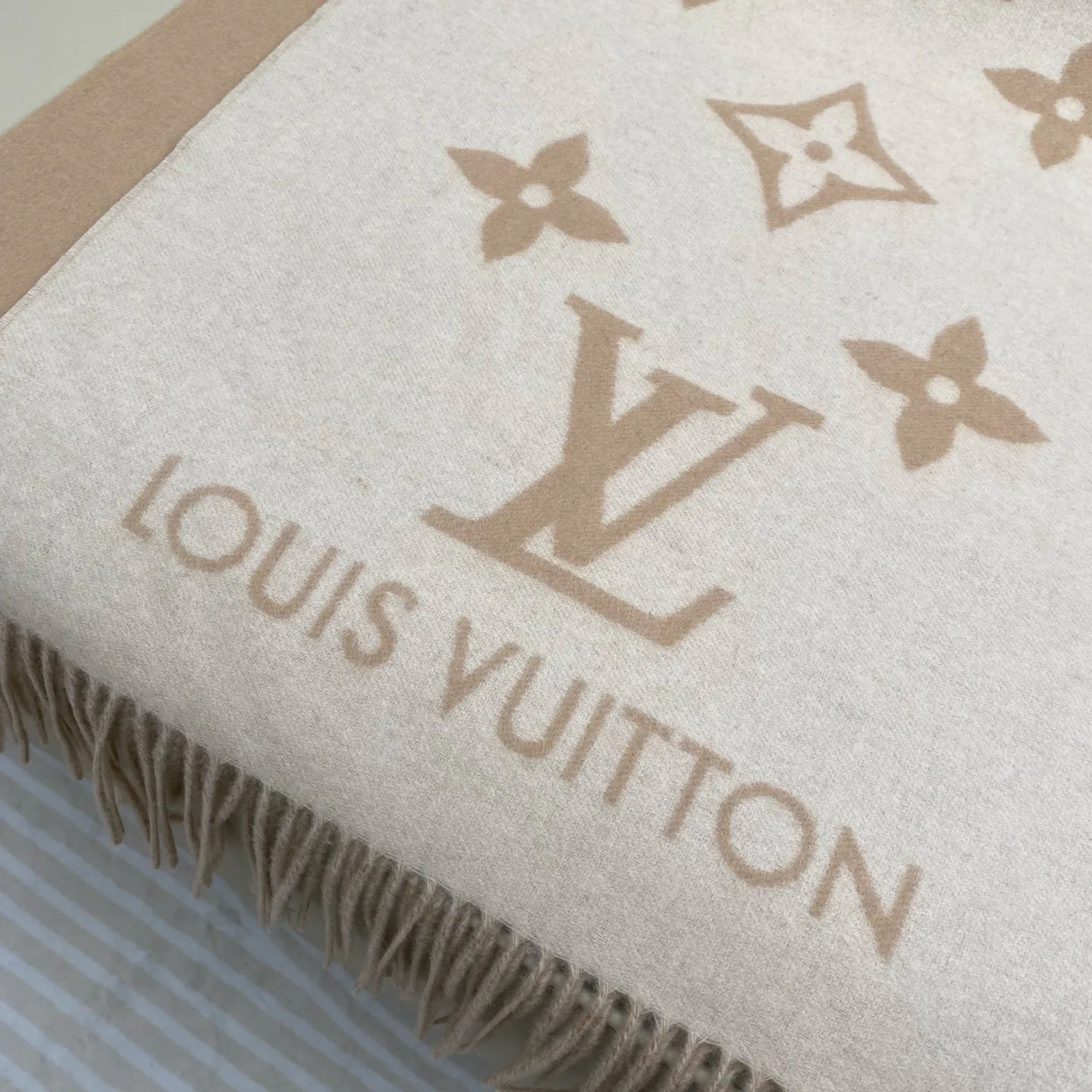 Scarves LOUIS VUITTON 18105571