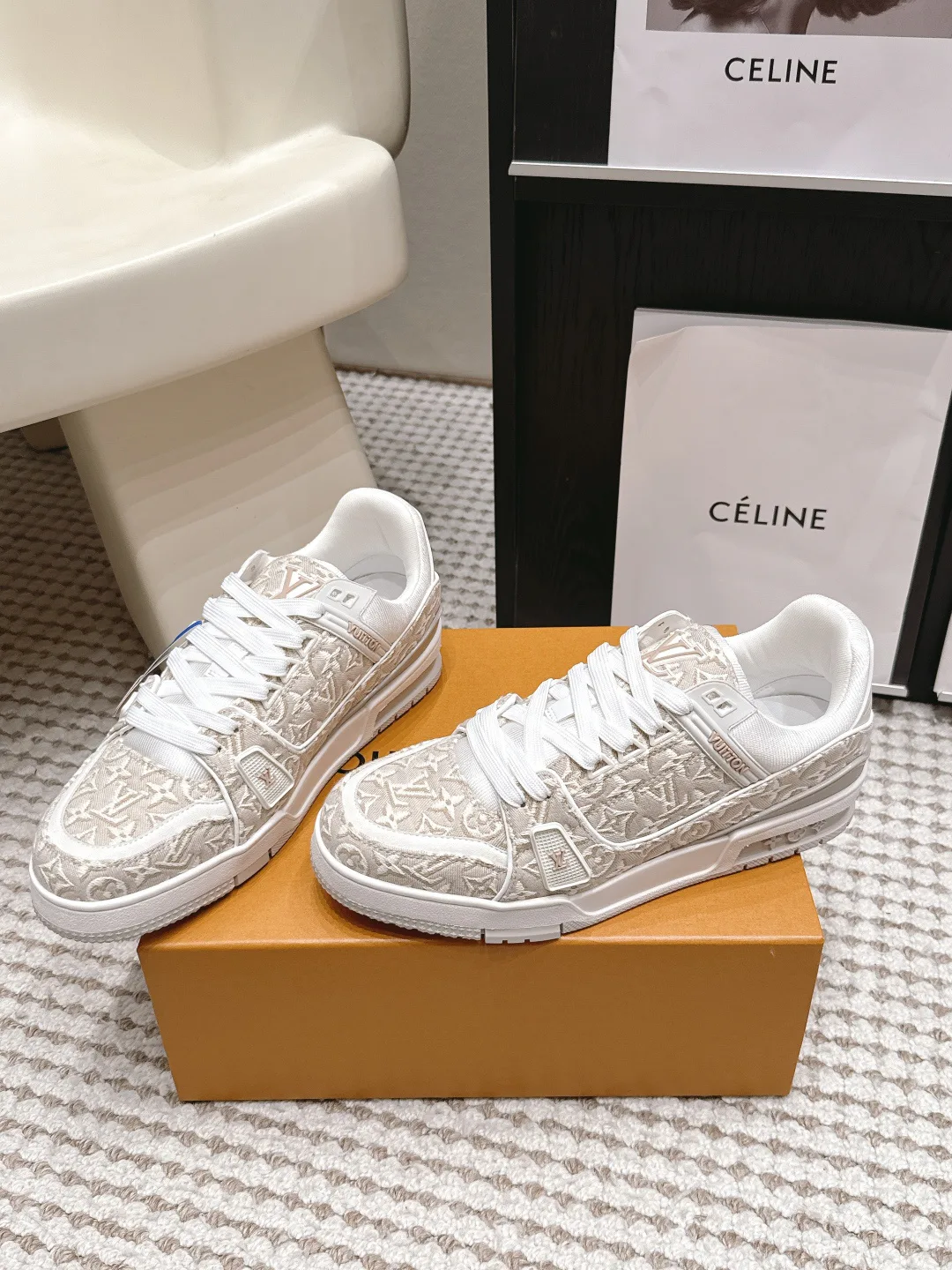 Women's Sneakers LOUIS VUITTON 17657685