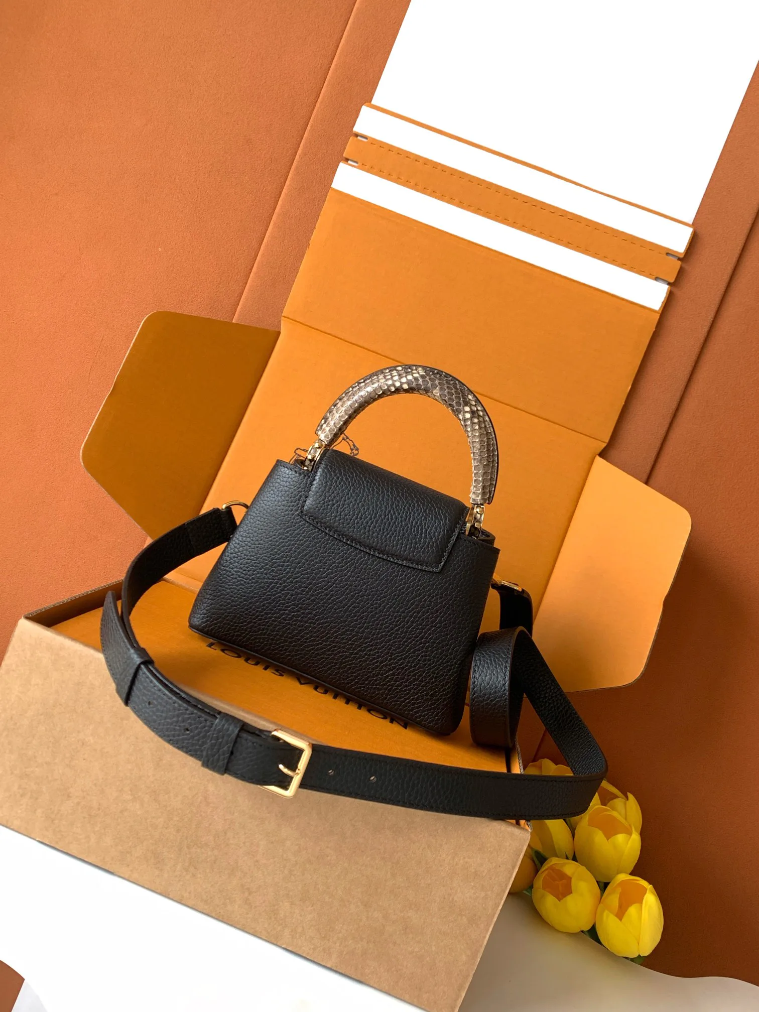 Women's Classic Handbags LOUIS VUITTON 18521014