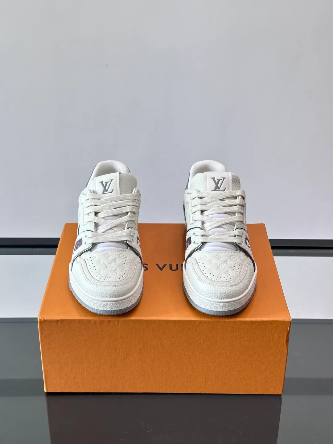 Men's Sneakers LOUIS VUITTON 17349422
