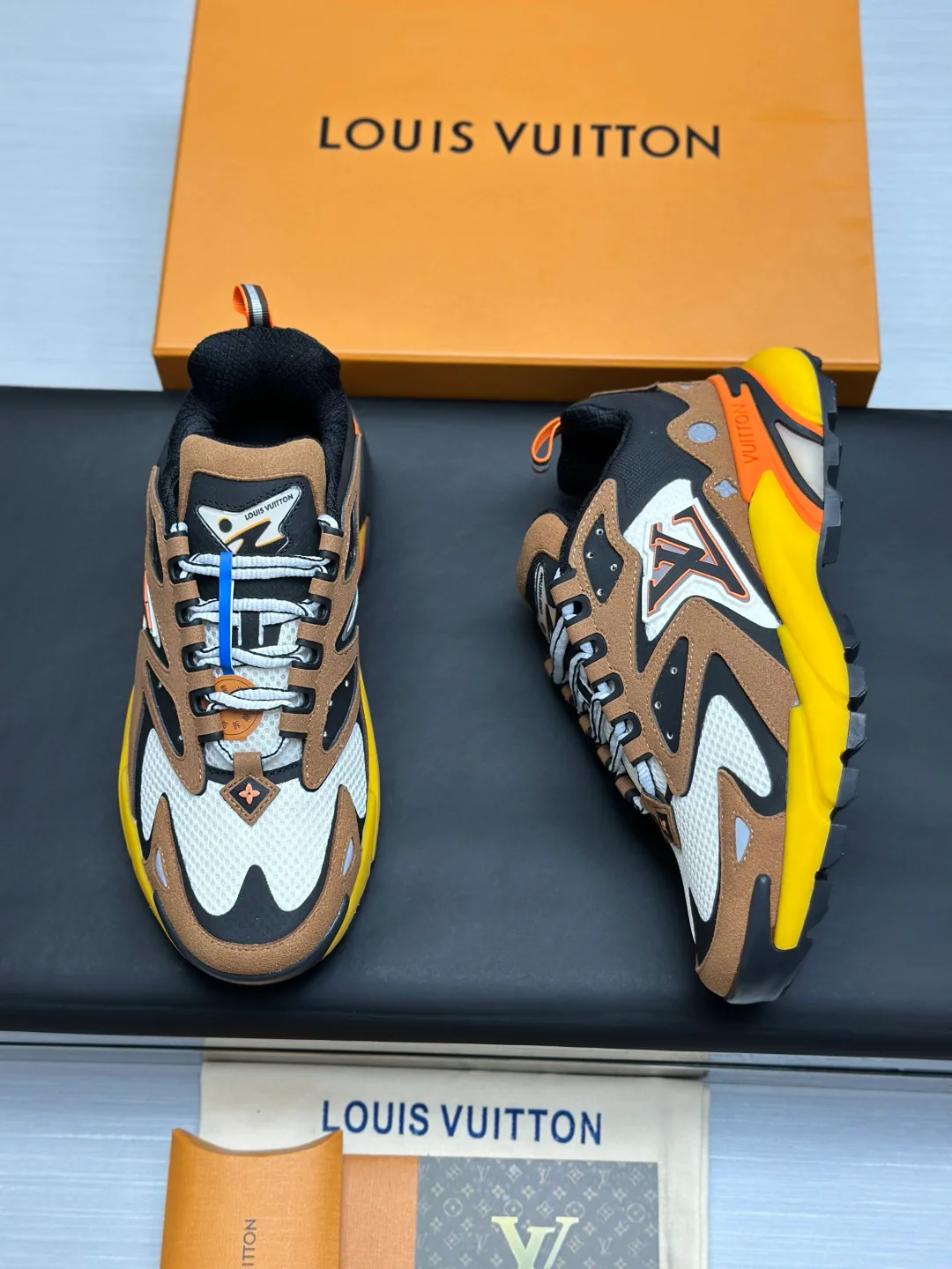 Women's Sneakers LOUIS VUITTON 18211980