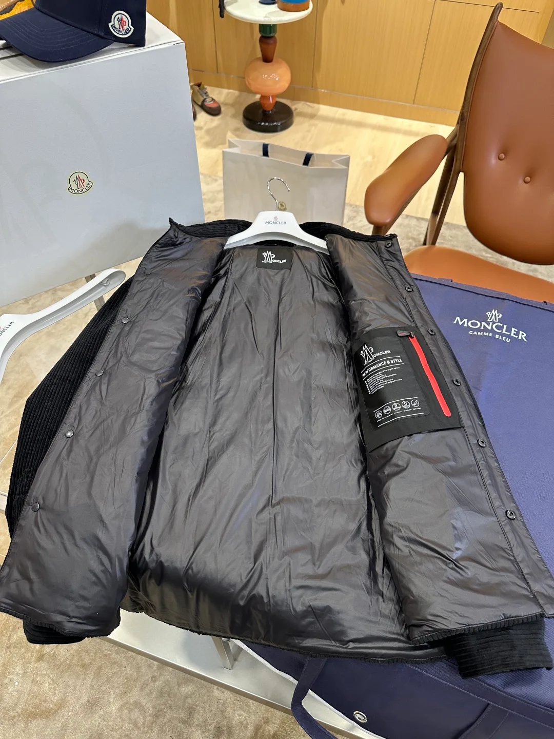 Men's Jackets And Down Jackets MONCLER 18209781