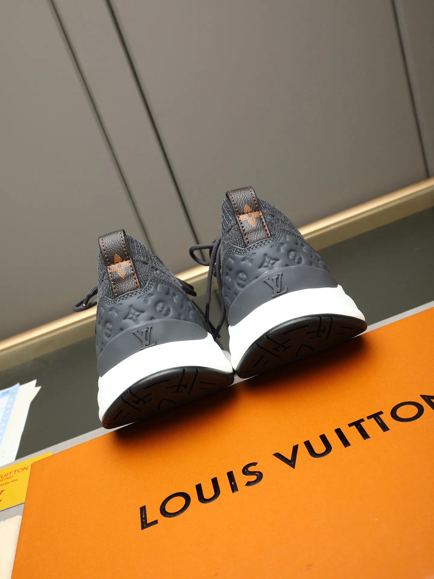 Men's Sneakers LOUIS VUITTON 17947268