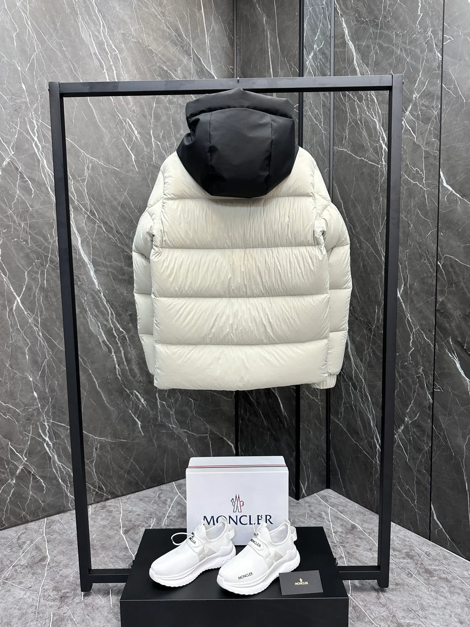 Куртки И Пуховики Мужские Moncler 18606725
