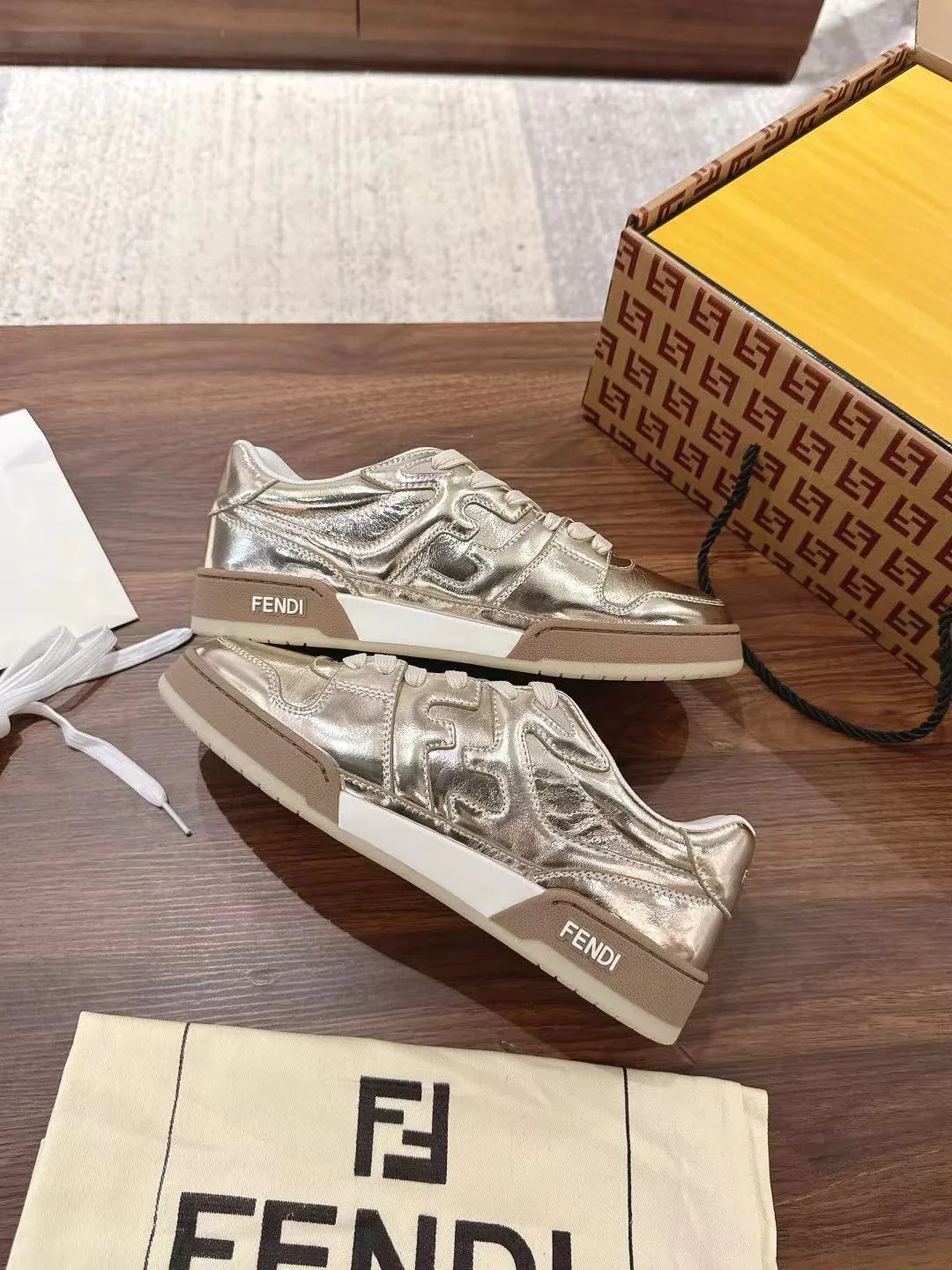 Women's Sneakers FENDI 18219553