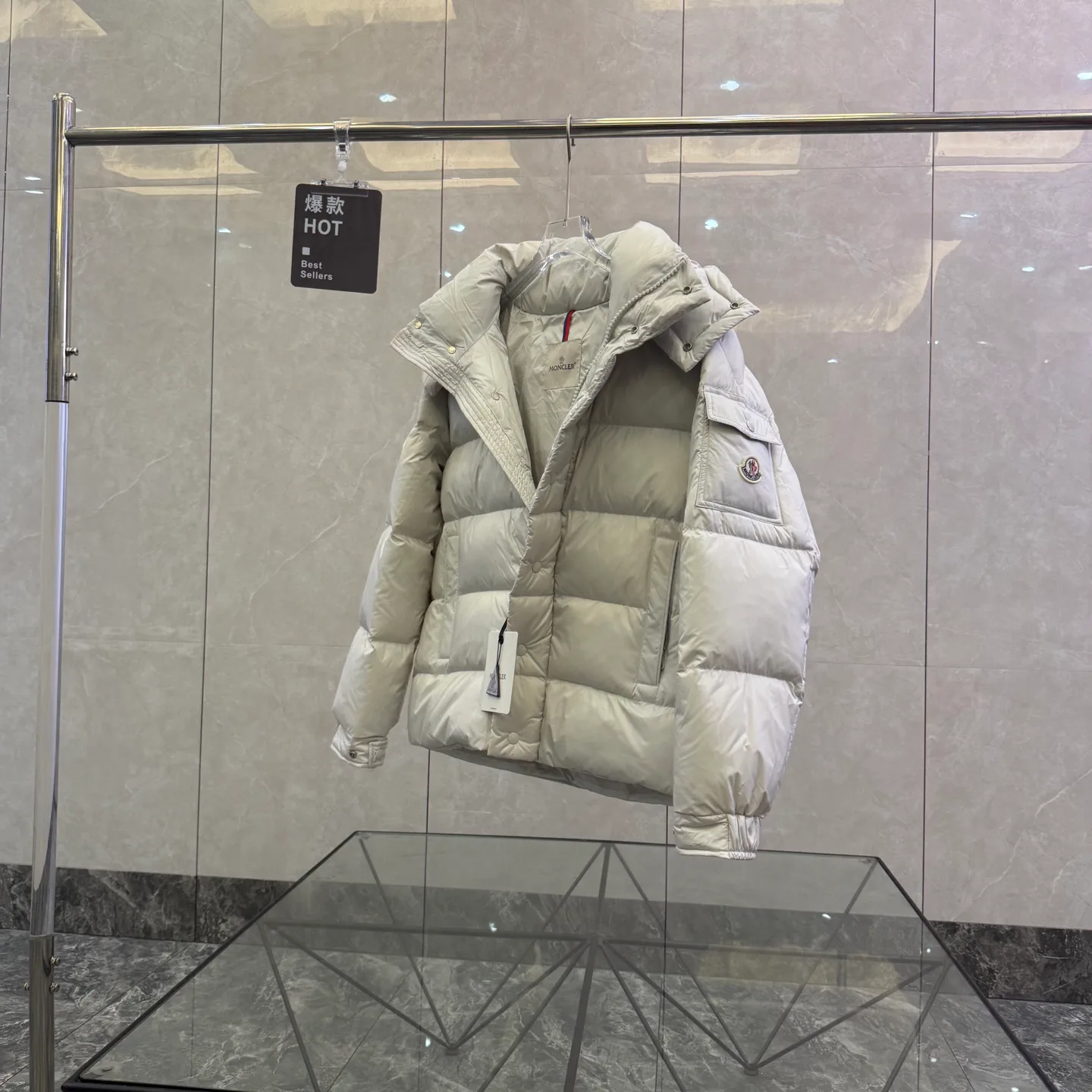 Women's Jackets And Down Jackets MONCLER 17949523