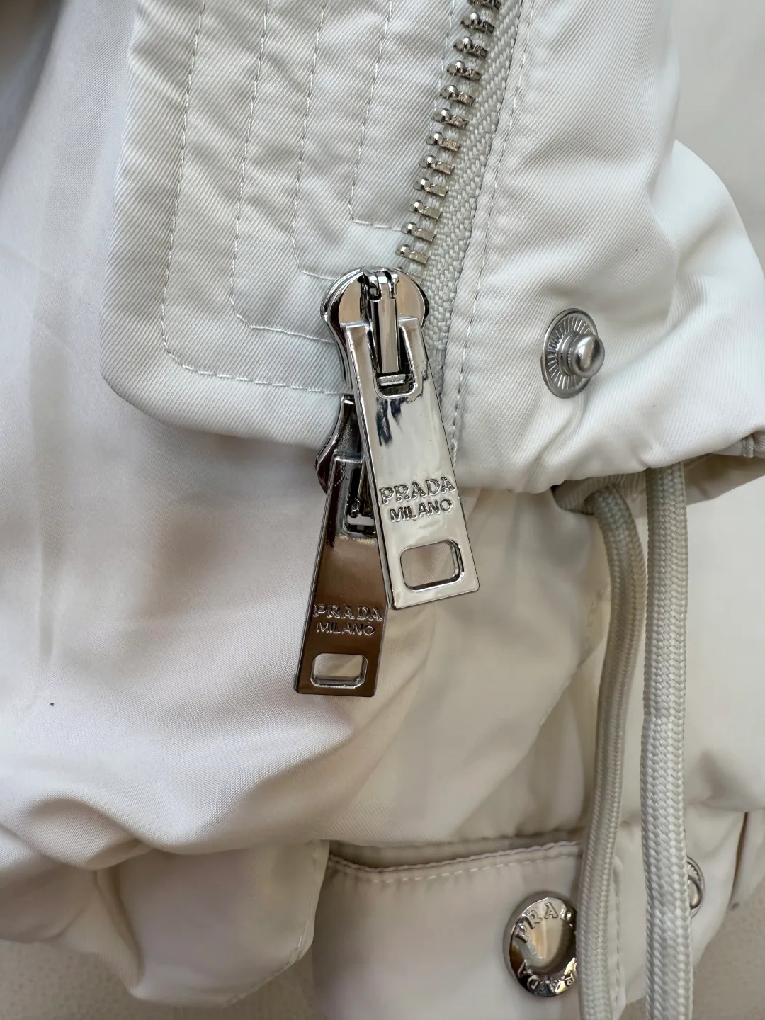 Куртки И Пуховики Женские Prada 18639869