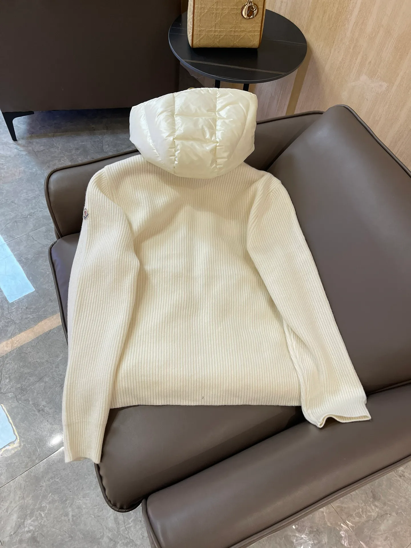 Women's Jackets And Down Jackets MONCLER 17886536