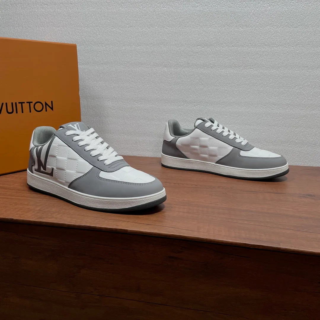 Men's Sneakers LOUIS VUITTON 18197825