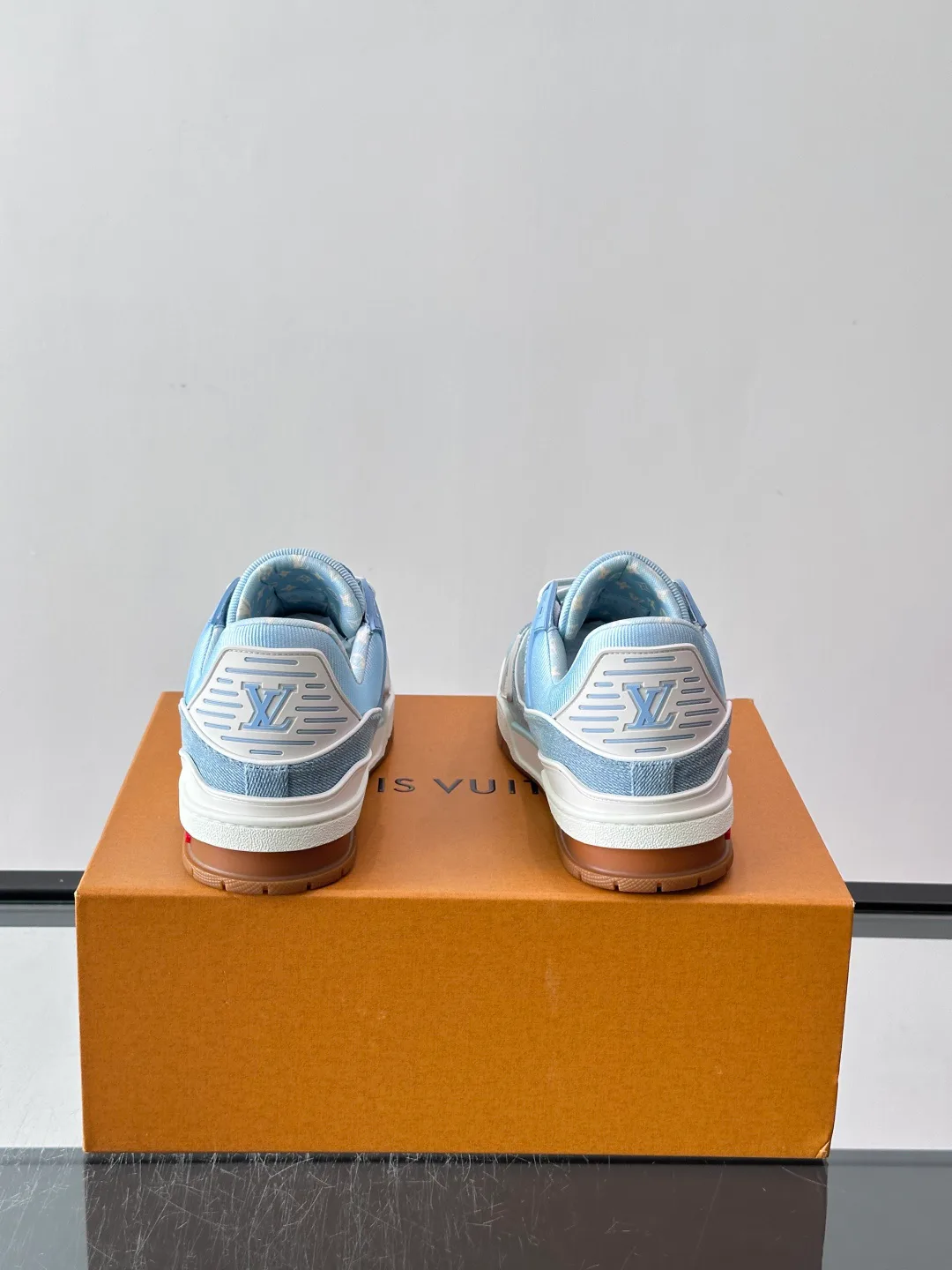 Men's Sneakers LOUIS VUITTON 18102715