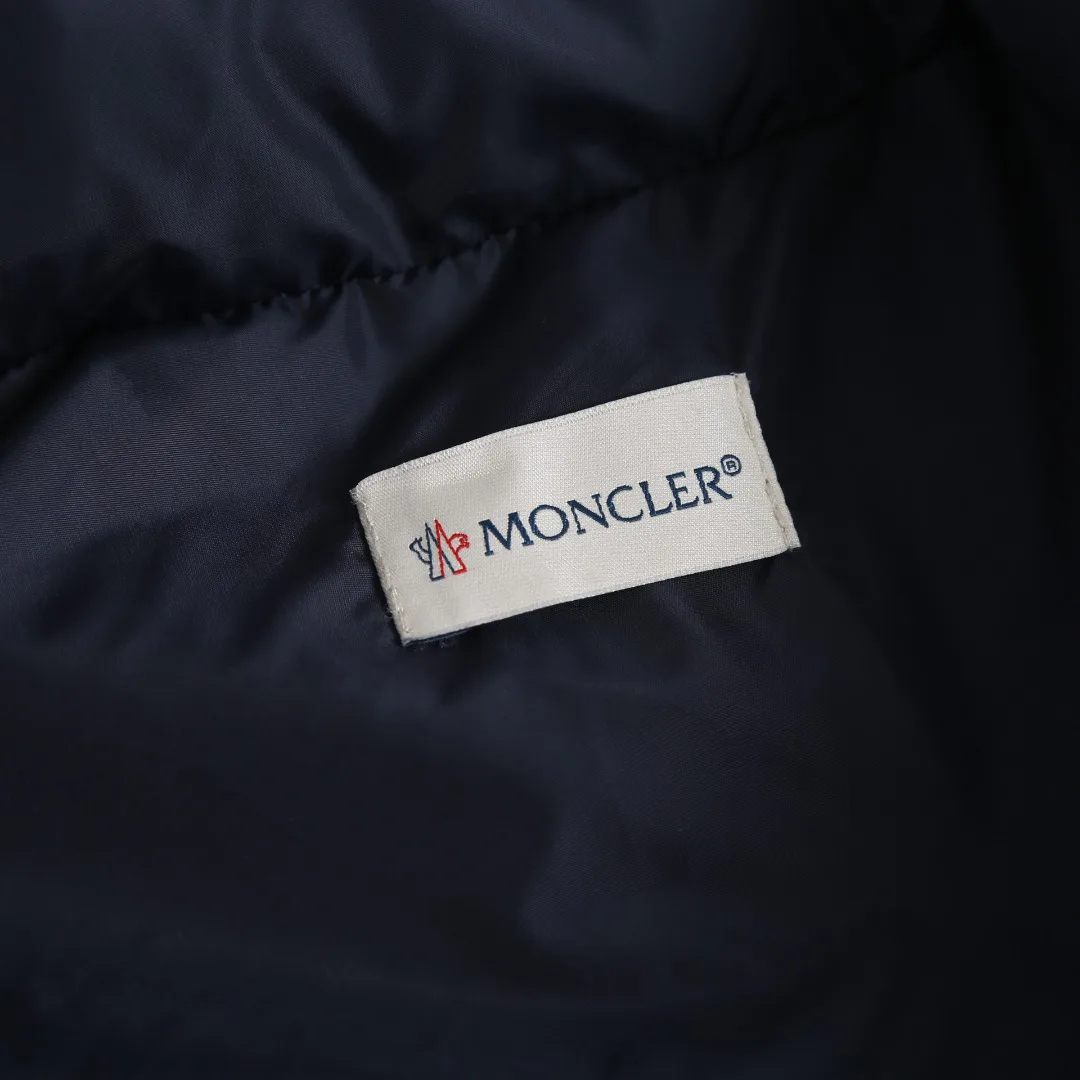 Women's Jackets And Down Jackets MONCLER 18048562