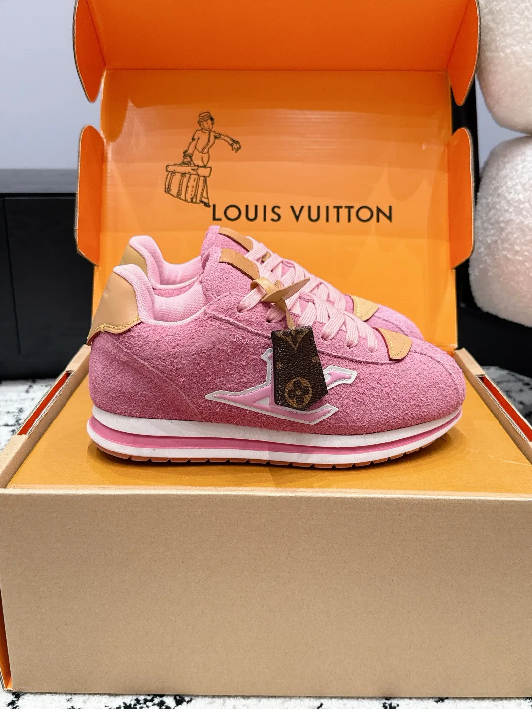 Women's Sneakers LOUIS VUITTON 18406465