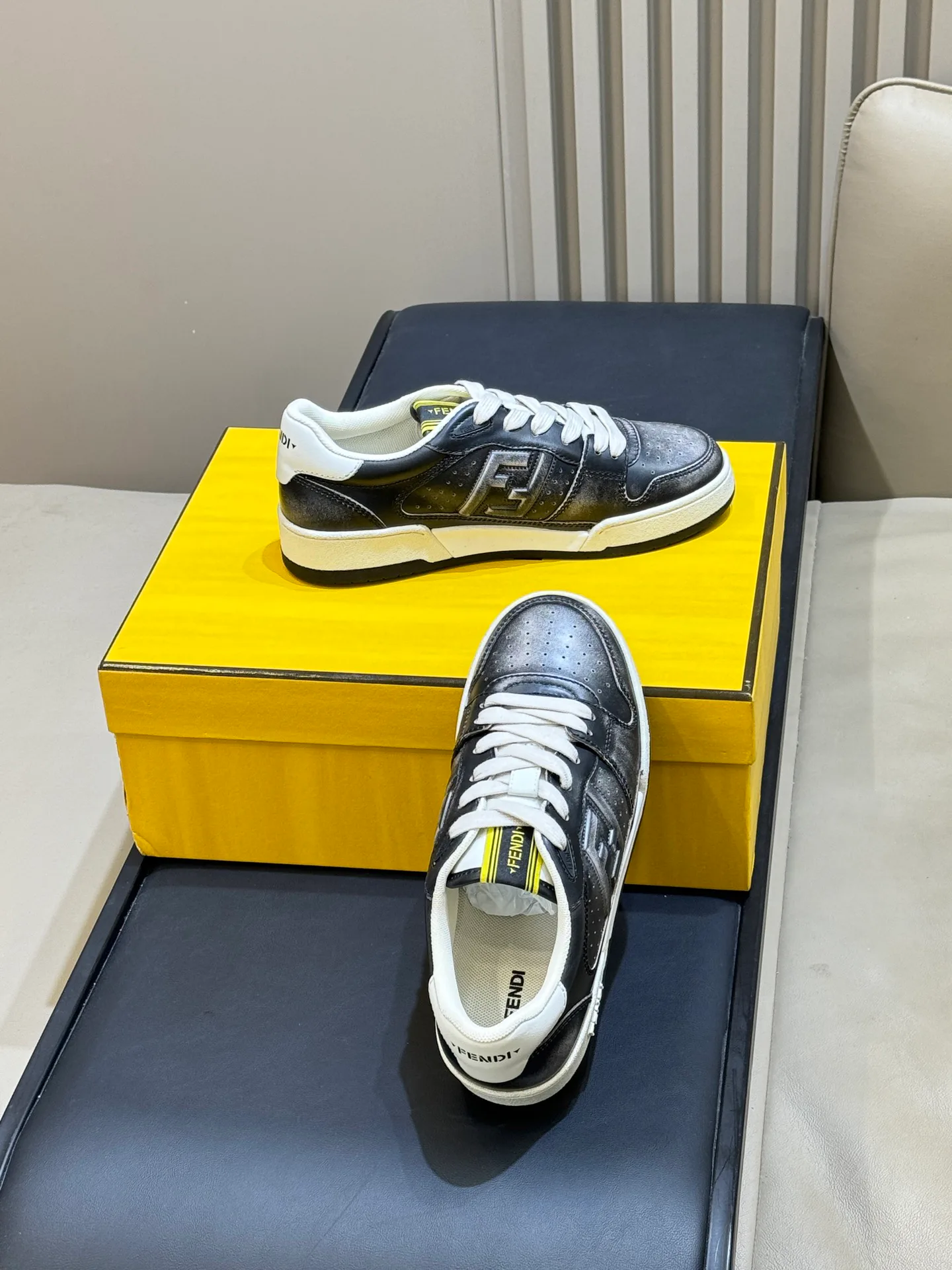Women's Sneakers FENDI 18073181