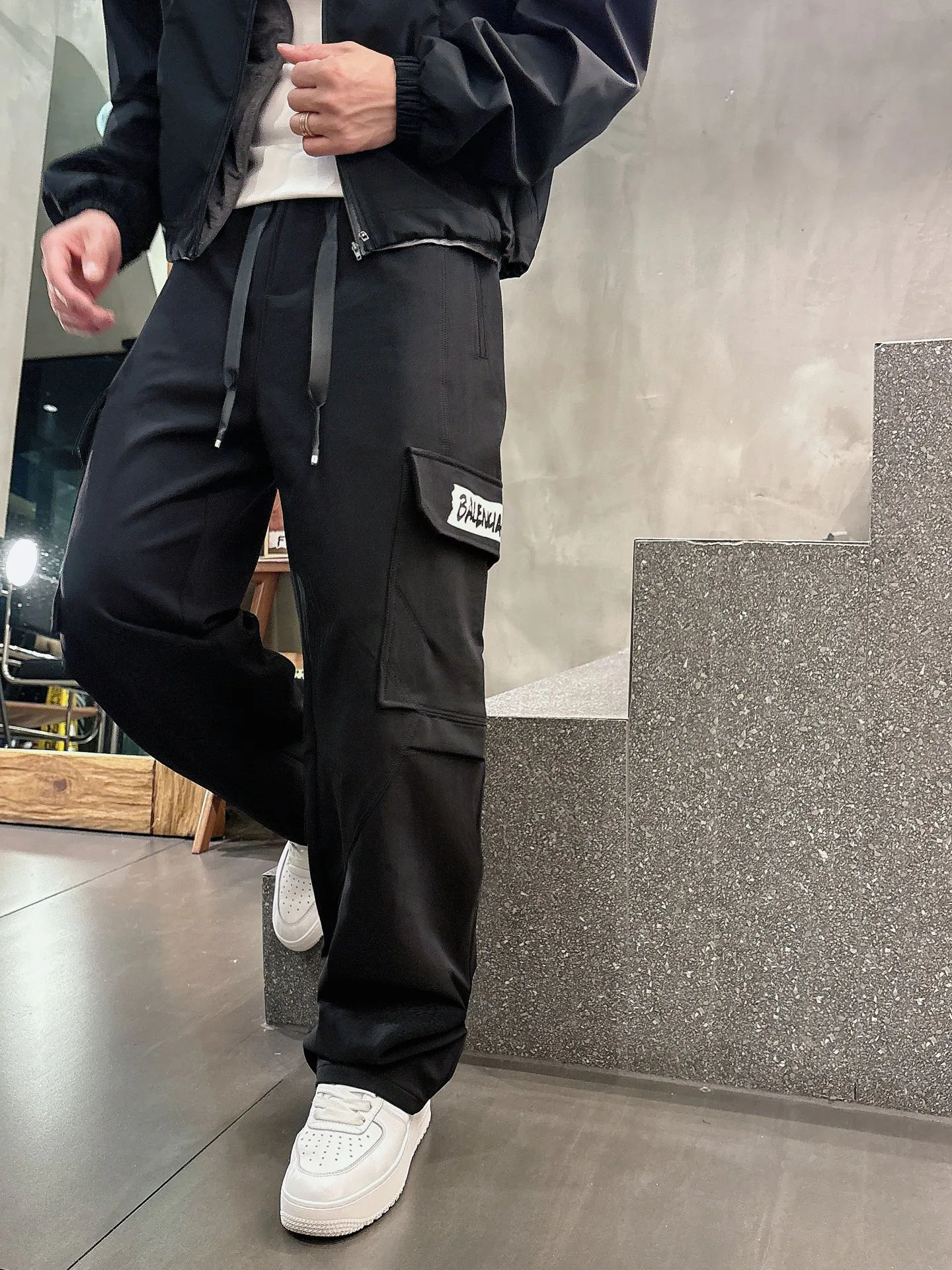 Men's Trousers BALENCIAGA 18340445