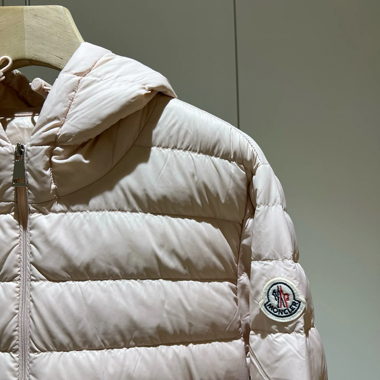 Women's Jackets And Down Jackets MONCLER 18180099