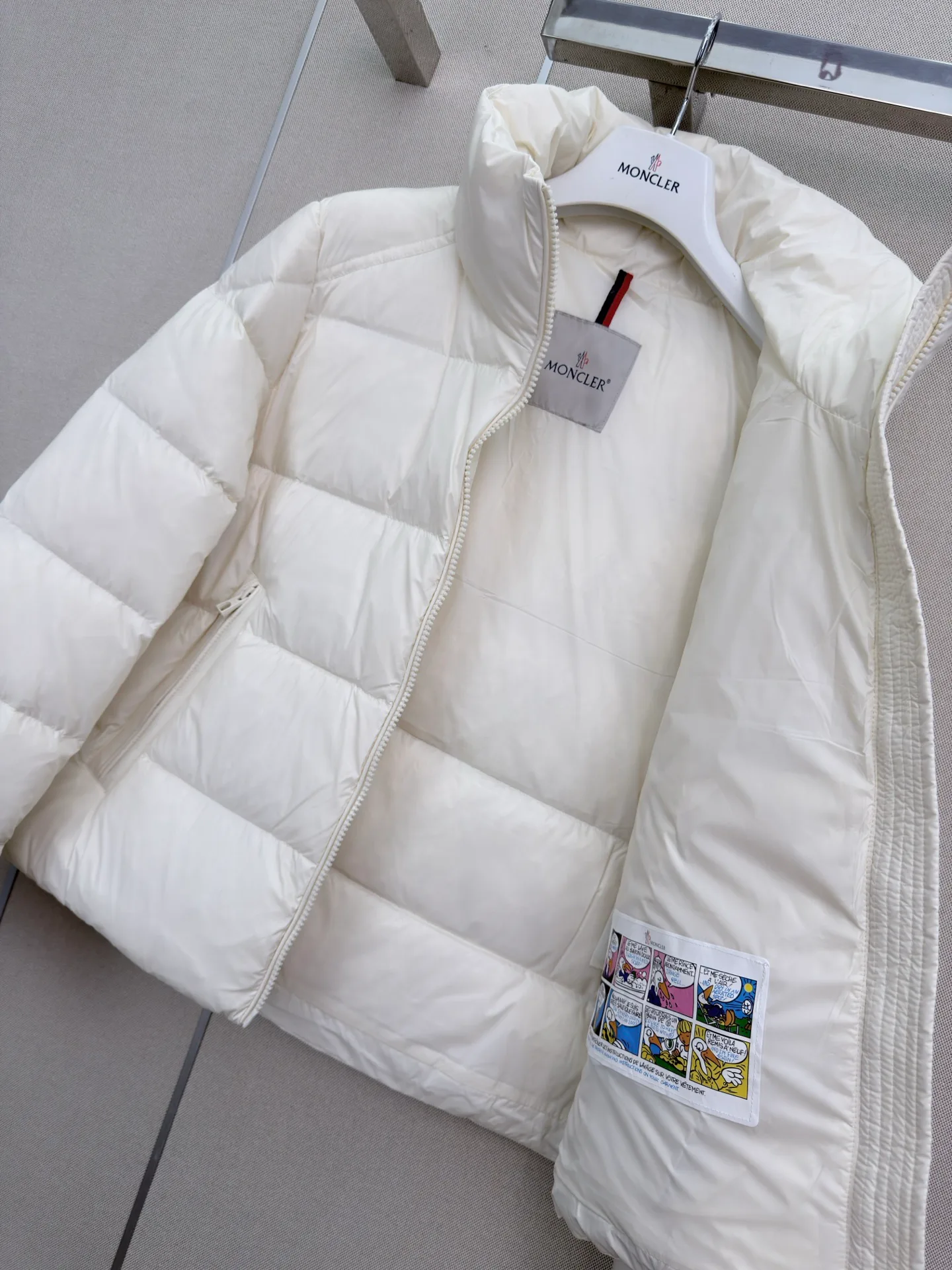 Women's Jackets And Down Jackets MONCLER 18439410