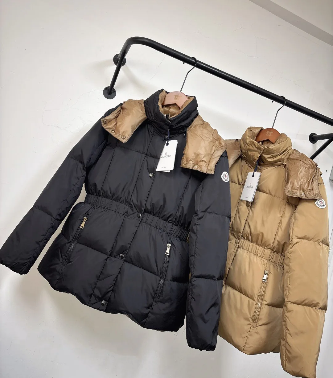 Women's Jackets And Down Jackets MONCLER 17810365