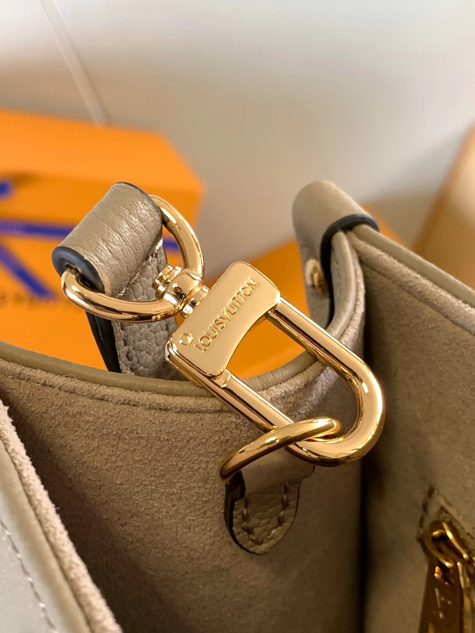 Women's Classic Handbags LOUIS VUITTON 18148123