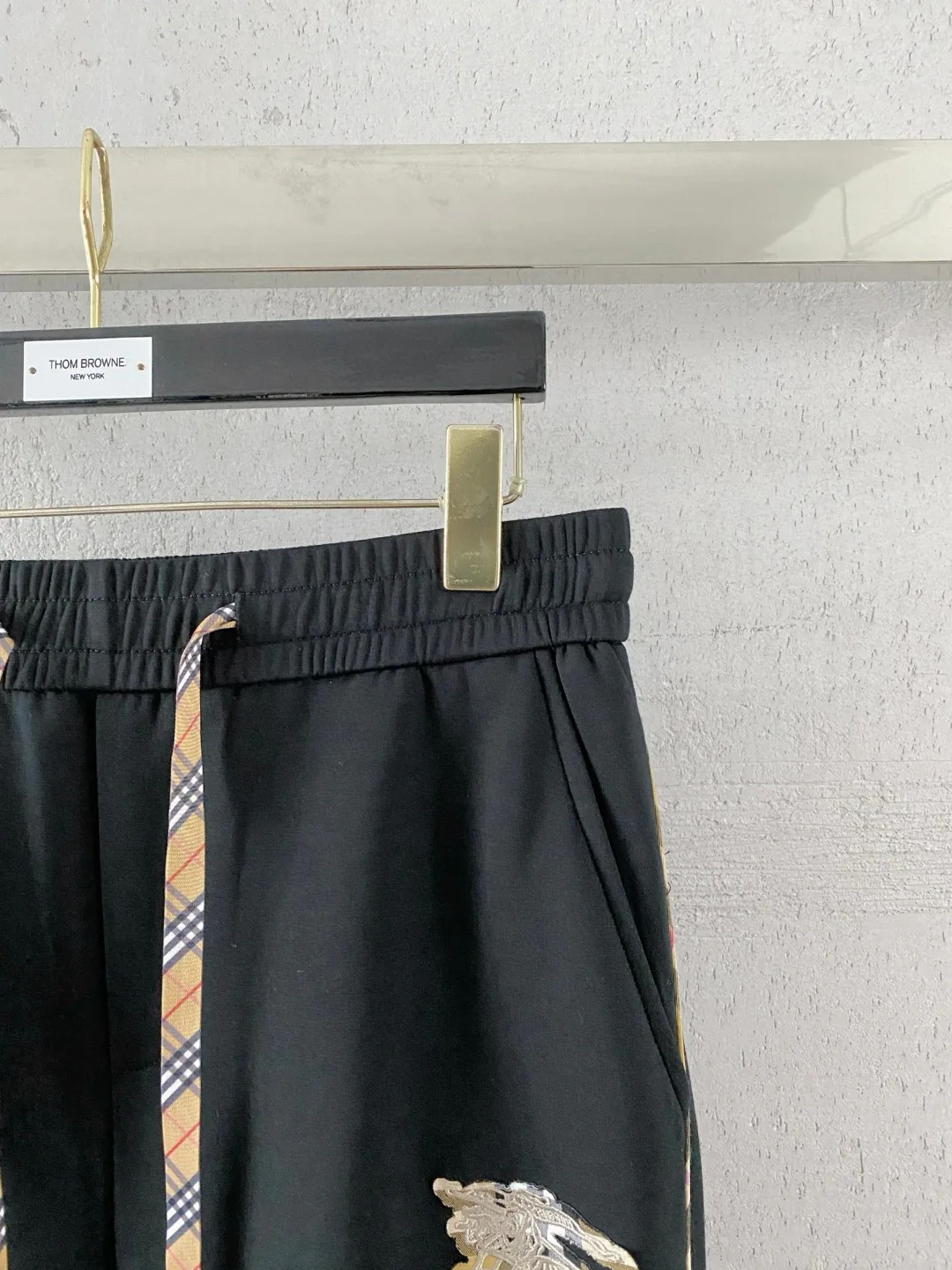 Men's Trousers BURBERRY 18296214
