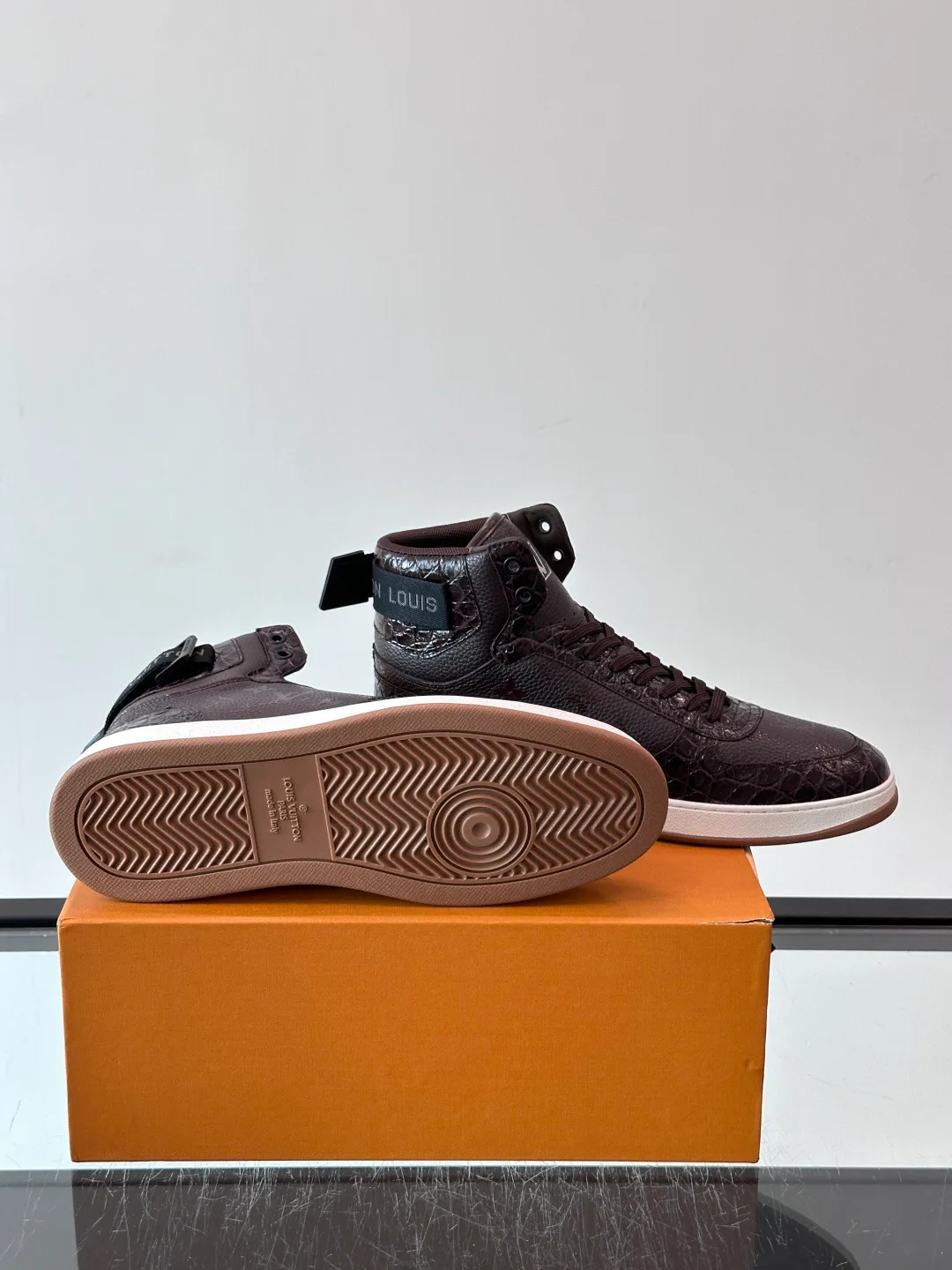 Men's Sneakers LOUIS VUITTON 18400596