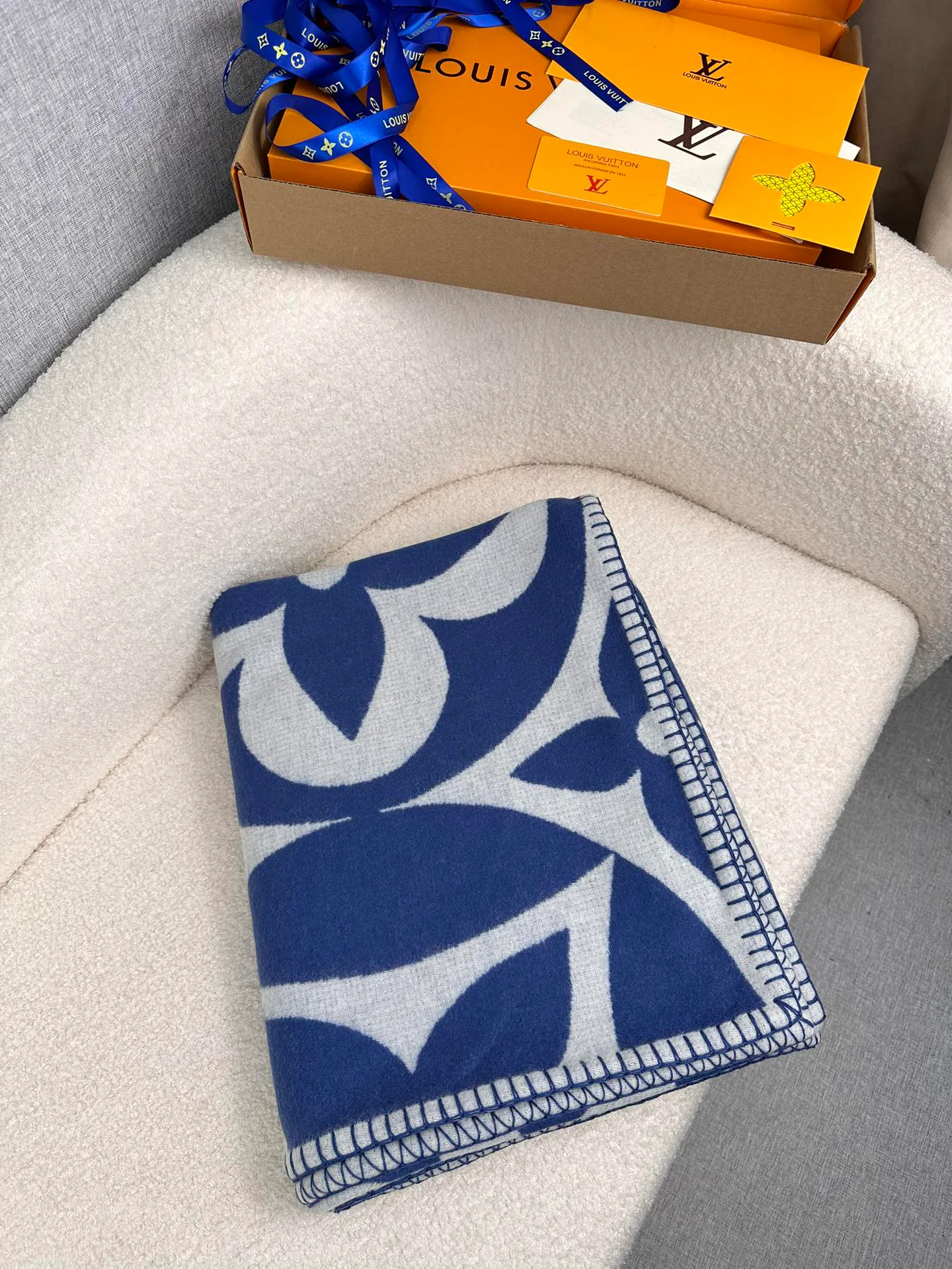 Textiles LOUIS VUITTON 18002658