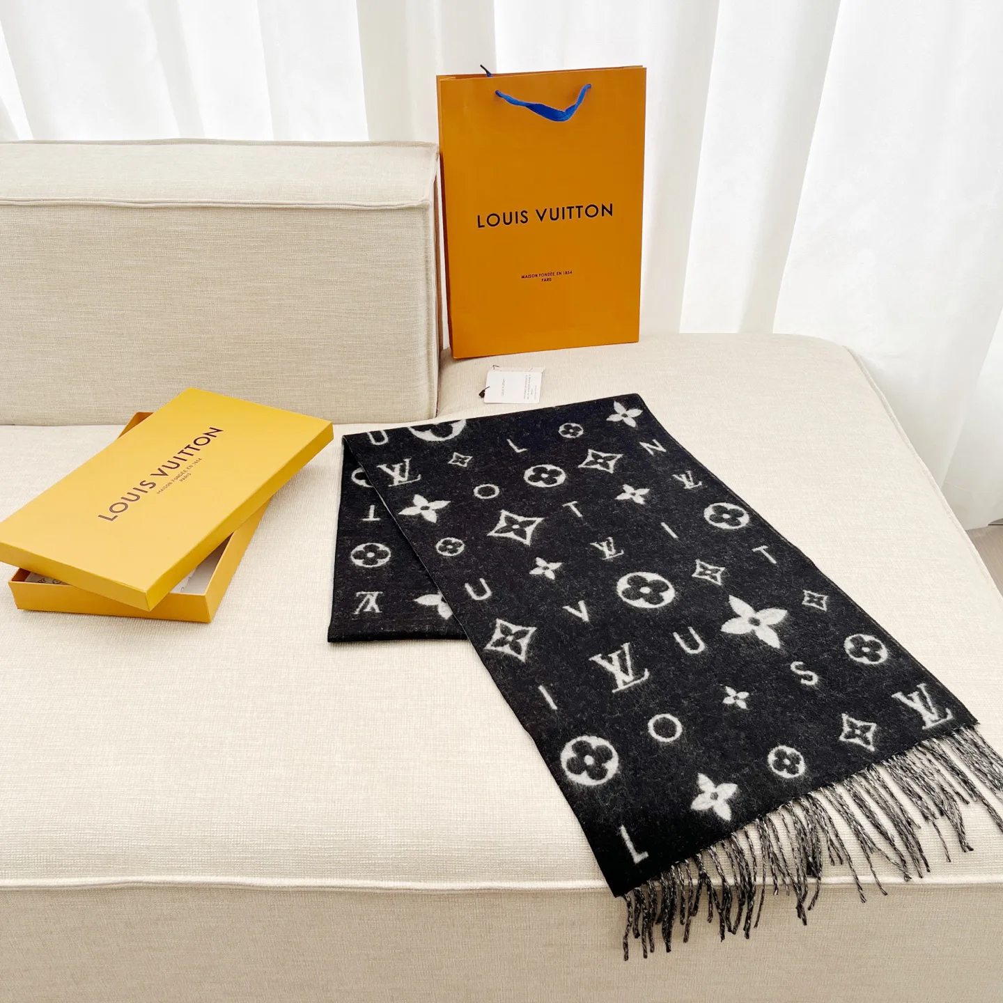 Scarves LOUIS VUITTON 18261912