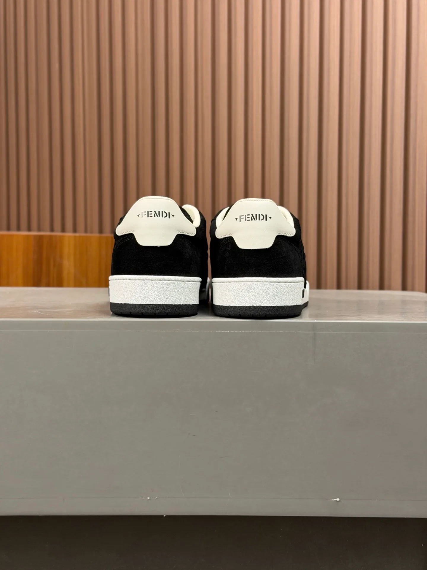Women's Sneakers FENDI 18116585