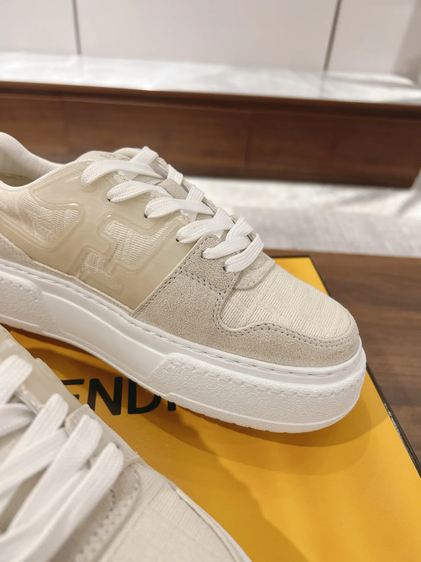 Women's Sneakers FENDI 18219637