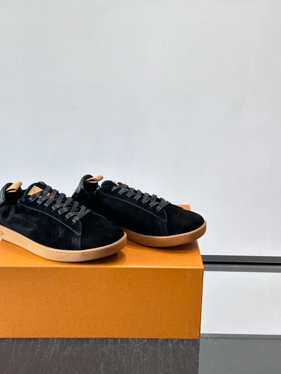 Men's Sneakers LOUIS VUITTON 18263700