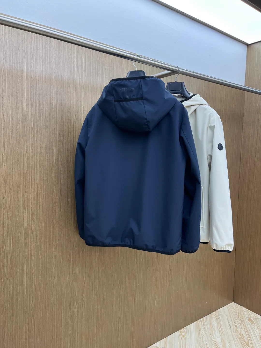Men's Jackets And Down Jackets MONCLER 18244038