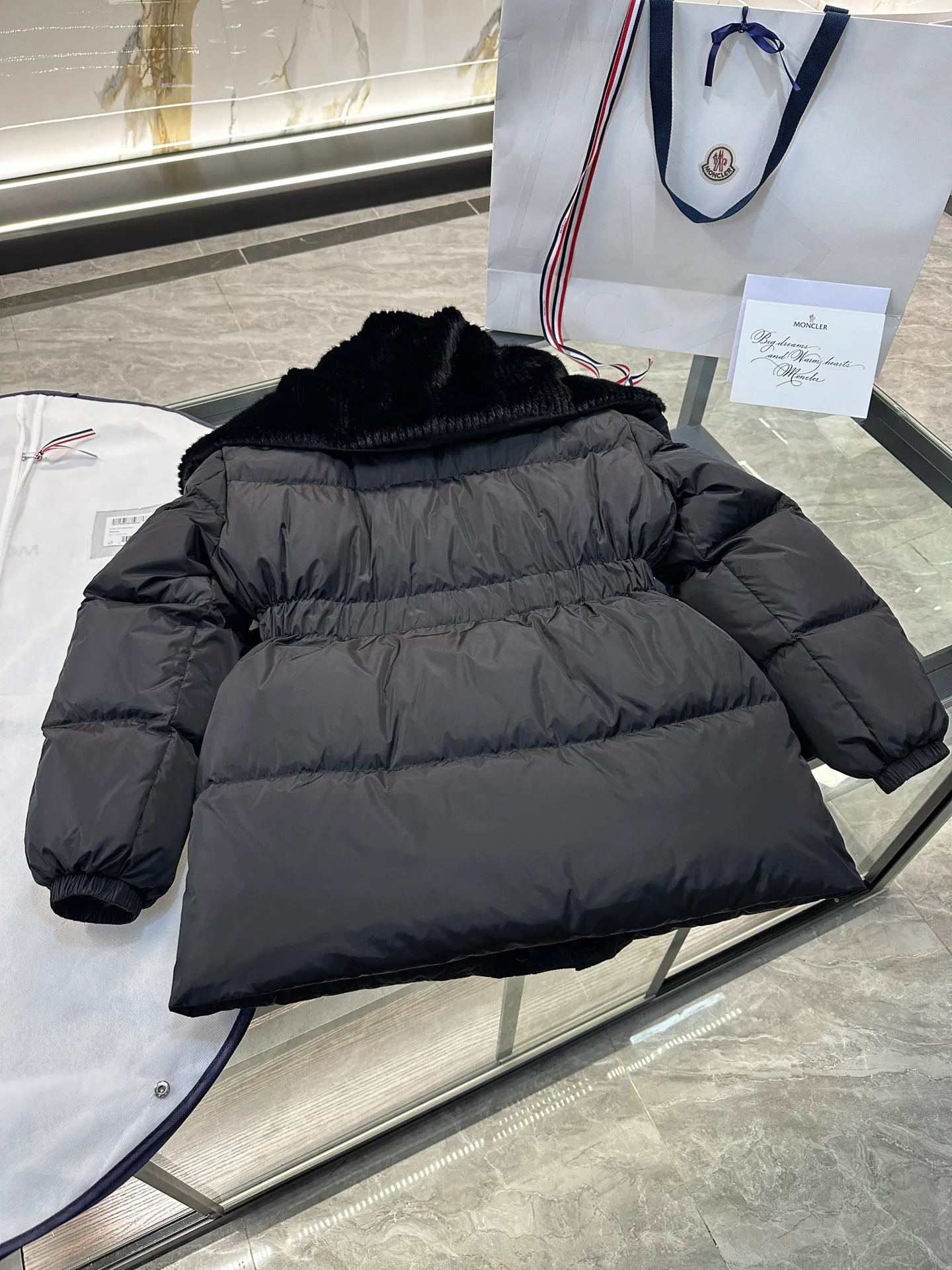 Куртки И Пуховики Женские Moncler 18606714