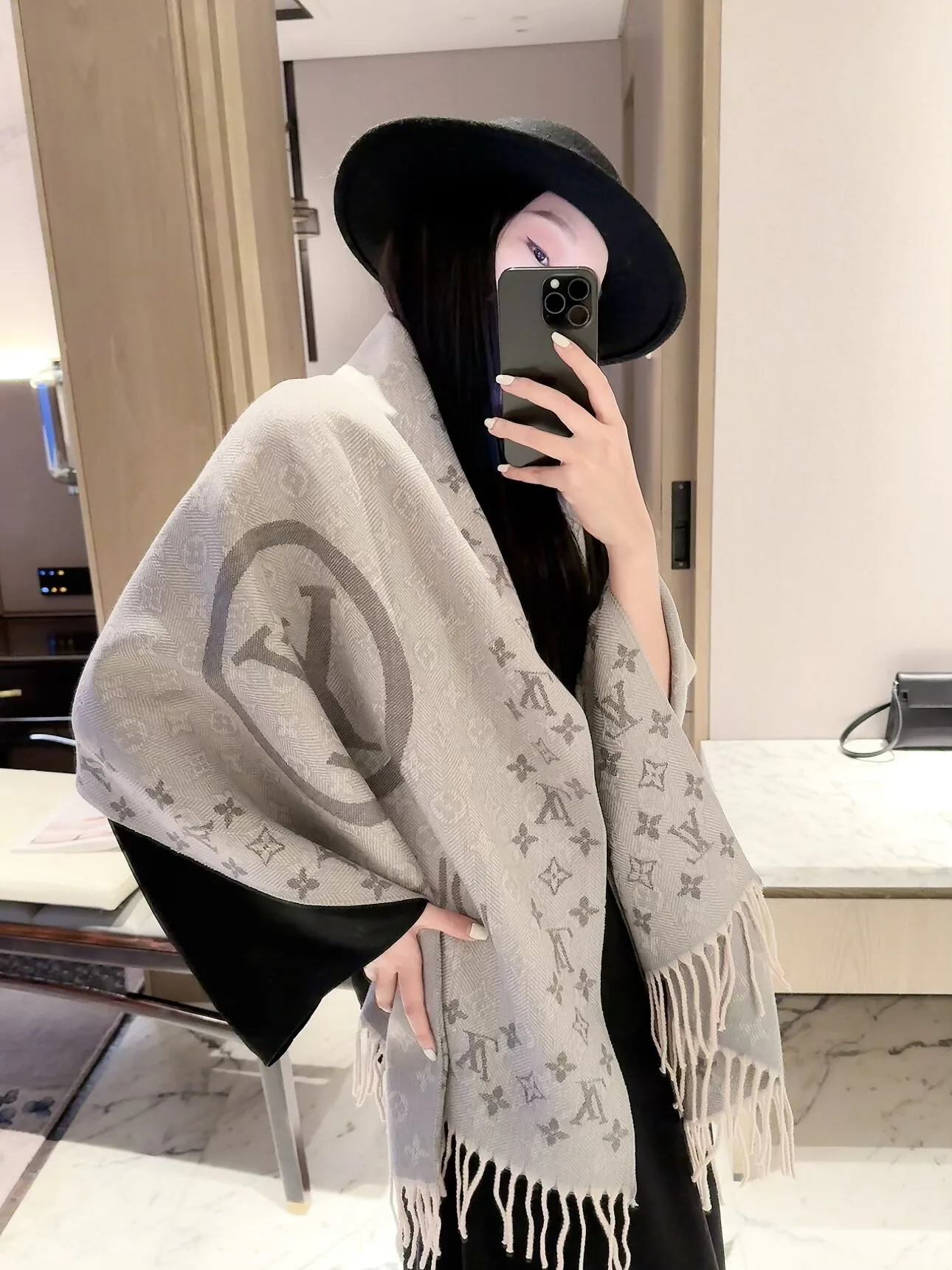 Scarves LOUIS VUITTON 18322561