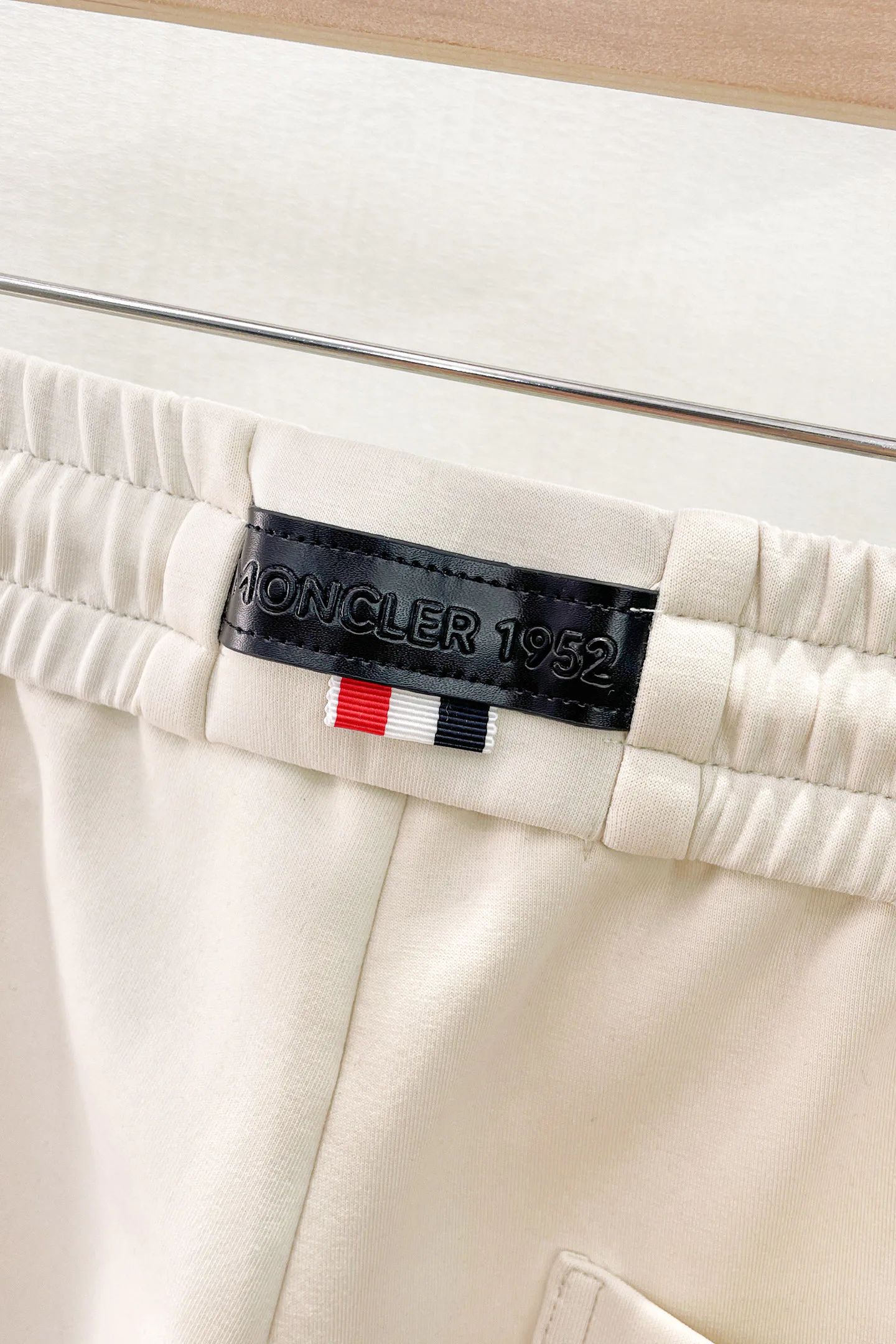 Men's Trousers MONCLER 18345700