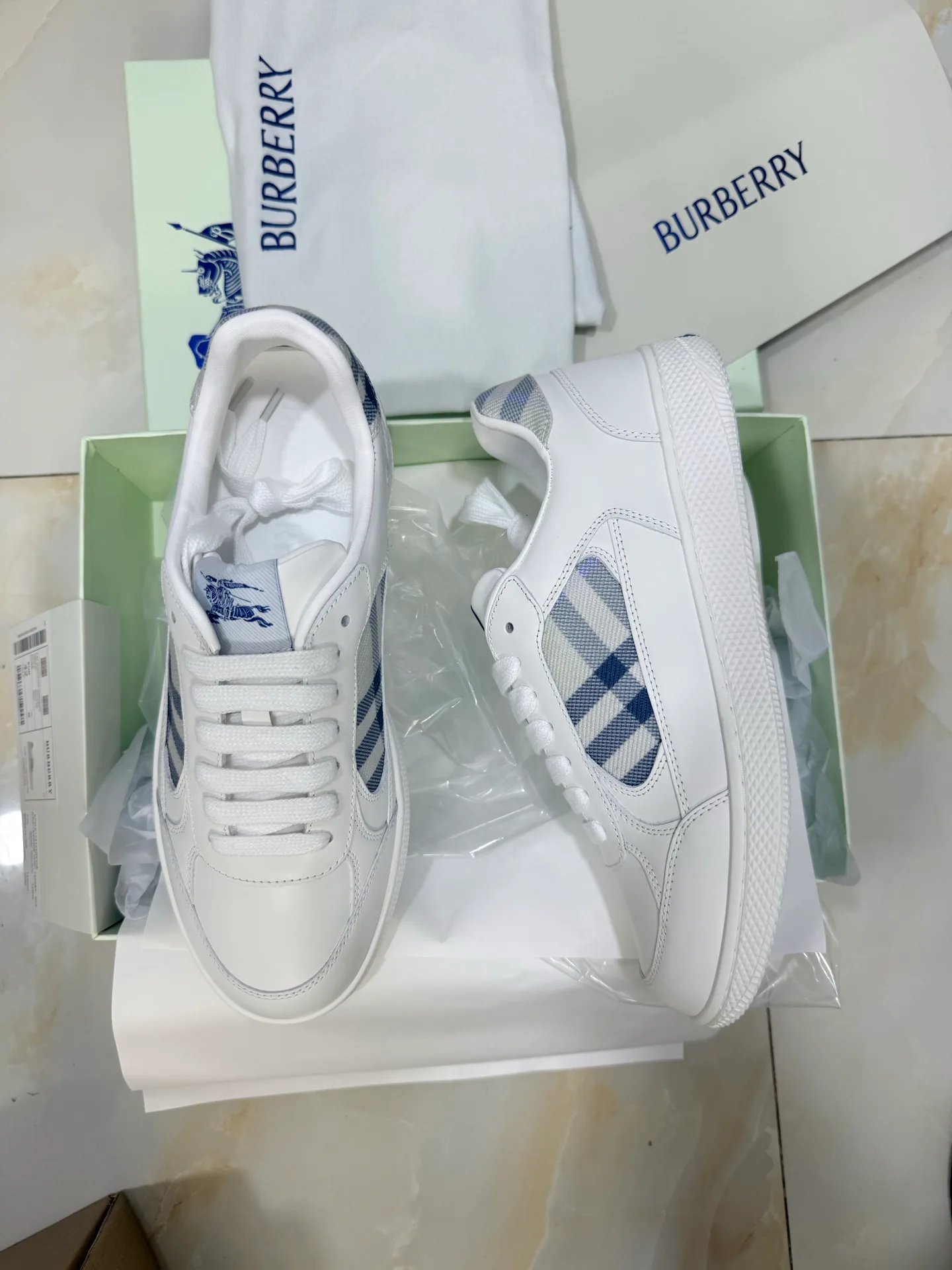 Кроссовки Женские Burberry 18589211