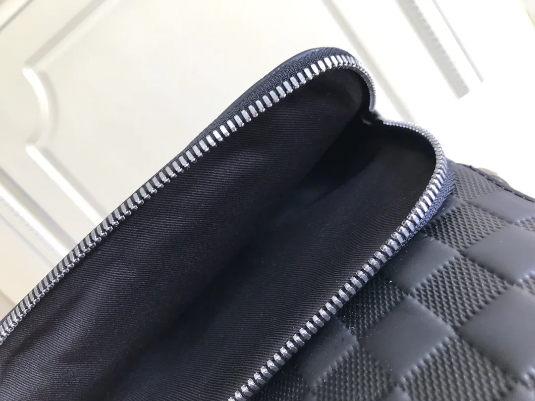 Men's Crossbody Bags LOUIS VUITTON 18558446