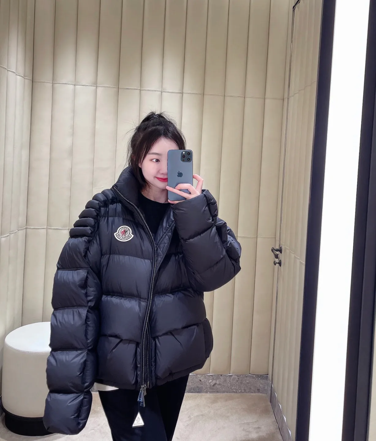 Women's Jackets And Down Jackets MONCLER 18130160