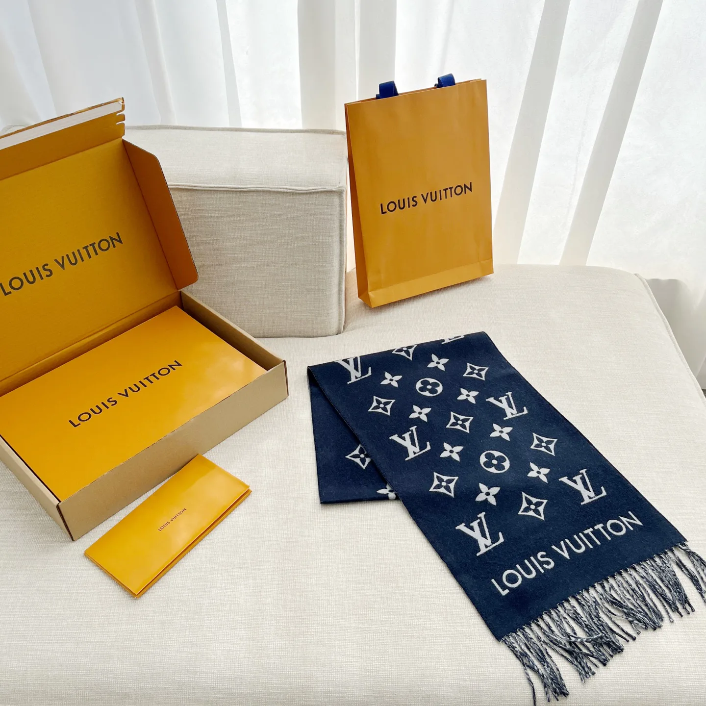 Scarves LOUIS VUITTON 18462785