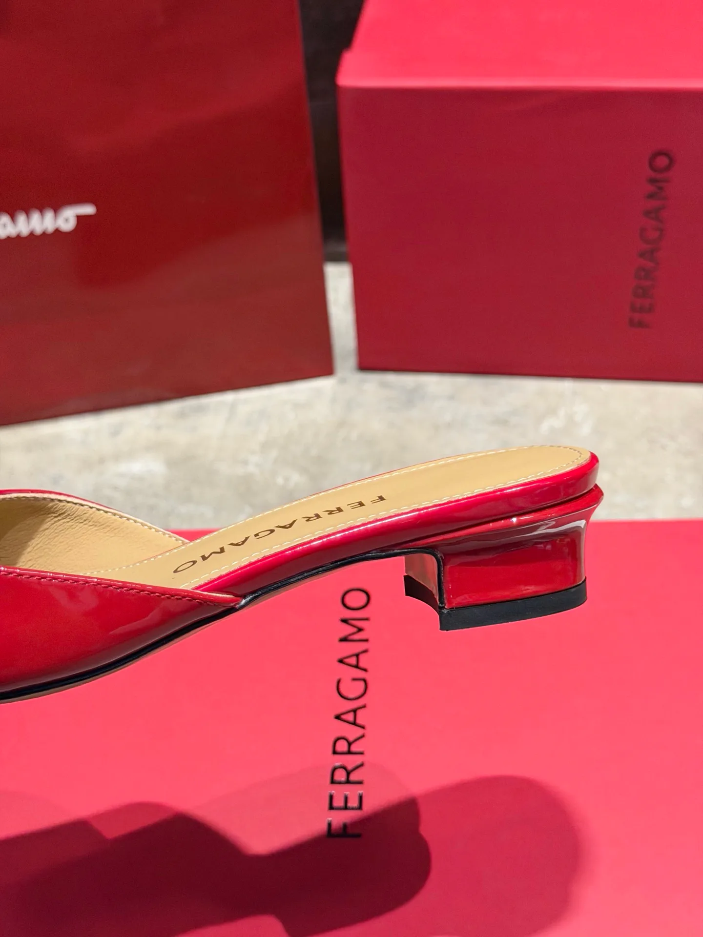 Women's Open-Toe Sandals SALVATORE FERRAGAMO 17642571