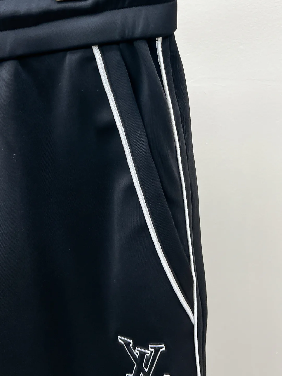 Men's Trousers LOUIS VUITTON 18499212