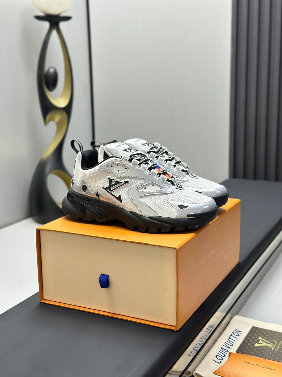 Men's Sneakers LOUIS VUITTON 18211994